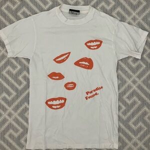 Monogram studio paradise found lips tee